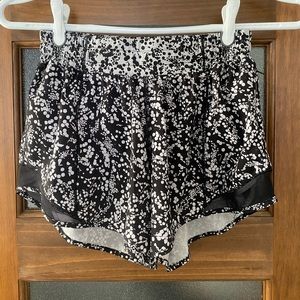 Black & white Lululemon shorts. Size 4.